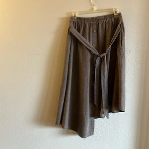 Brown Linen asymmetrical skirt. Elastic waist.Pockets.Faux buttons.Size Large.